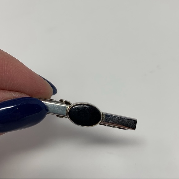 Vintage Black Oval and Silver Tone Quality CufflLinks and Tie Clip Set - Picture 3 of 8